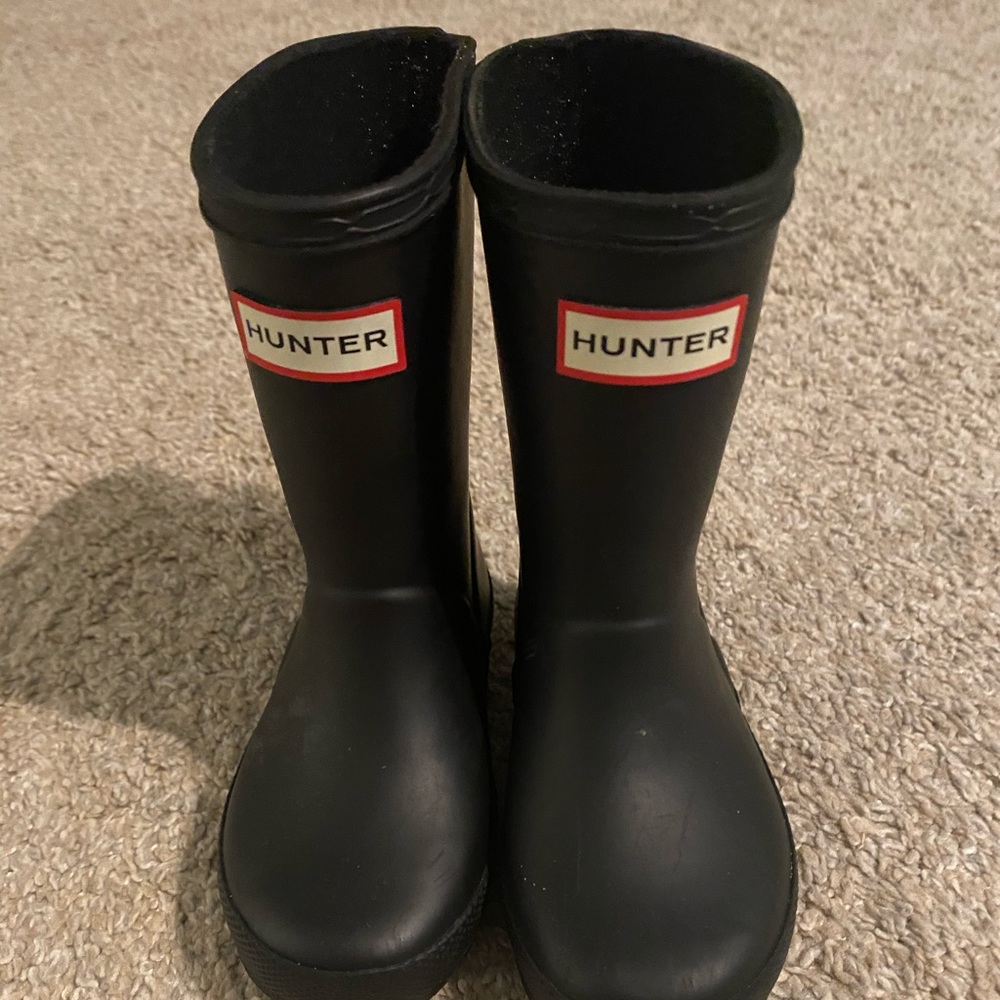 Toddler black Hunter boots.  Size 6.